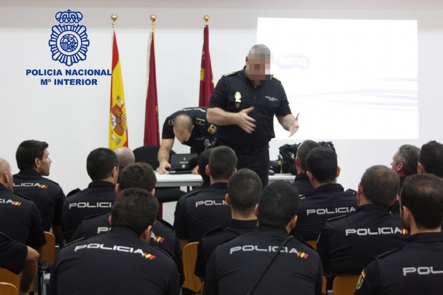 La Policía Nacional realiza un curso de Actuaciones de Emergencia y Rescate en medio acuático - 1, Foto 1