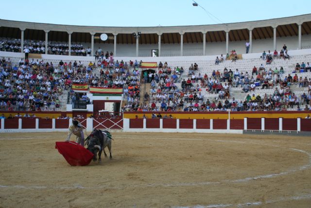 El ceheginero Antonio Puerta triunfa en la corrida del día de la Virgen de las Maravillas - 1, Foto 1