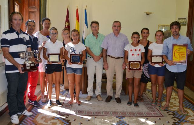 El equipo alevín femenino del Club de Tenis Águilas es recibido por el alcalde tras ganar el Campeonato de España - 1, Foto 1