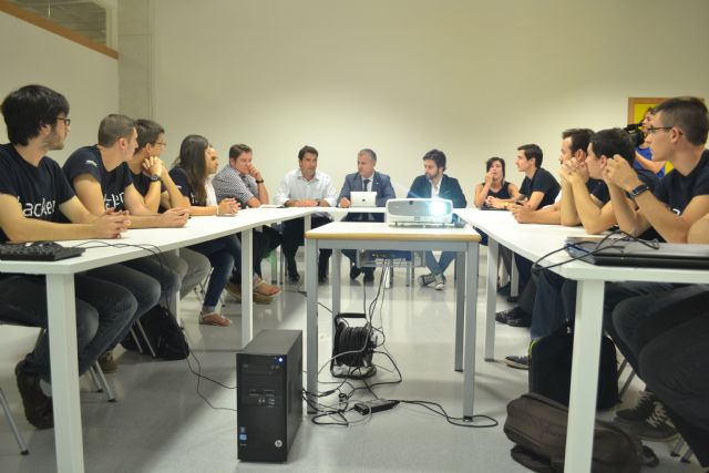 Telefónica selecciona a dos de los ocho becarios de su cátedra en la UPCT para la final de Talentum Startups - 1, Foto 1