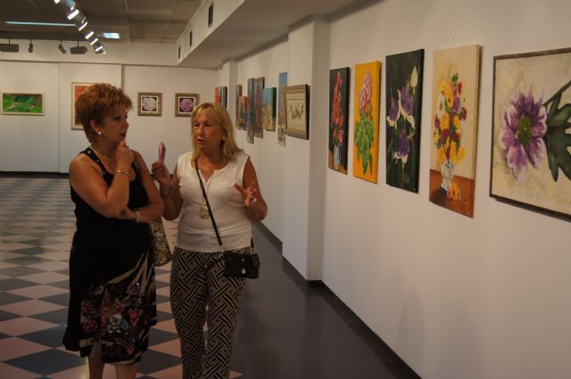 Autoridades municipales asisten a la inauguración de la muestra de pintura La Libertad del Color, Foto 4