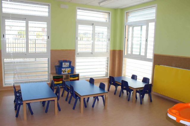 Decenas de padres y madres conocen los servicios de la Escuela Infantil Municipal en su jornada de puertas abiertas - 1, Foto 1