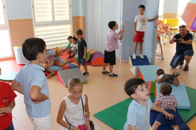 Decenas de padres y madres conocen los servicios de la Escuela Infantil Municipal en su jornada de puertas abiertas - 3, Foto 3