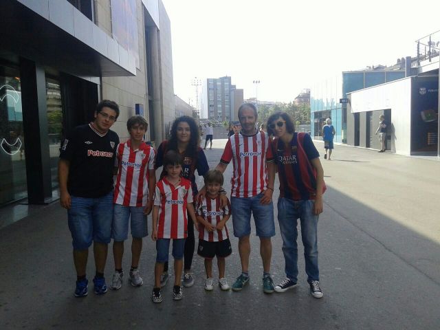 Casi 30 peñistas y aficionados viajan a Barcelona al partido FC Barcelona - Ath. Bilbao, Foto 5