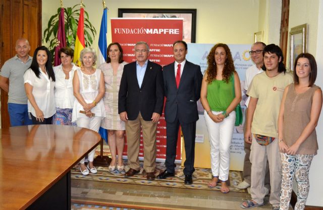 El Ayuntamiento de Águilas y la Fundación Mapfre firman un convenio para la integración laboral de jóvenes con enfermedad mental - 1, Foto 1