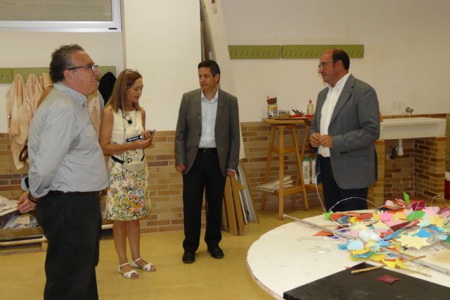 El Consejero de Educación y el Alcalde de Molina de Segura visitan el IES Eduardo Linares Lumeras con motivo del inicio de las clases en Secundaria - 2, Foto 2