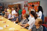 Autoridades municipales asisten al almuerzo totanero que se celebra en el Servicio de Estancias Diurnas dentro de los actos conmemorativos del Da Mundial del Alzheimer