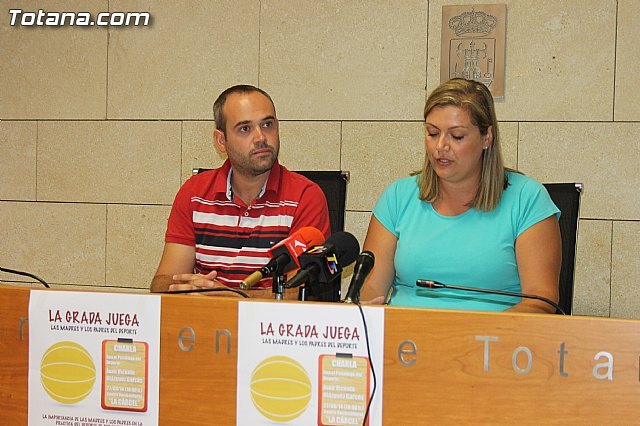El Club Baloncesto Totana organiza la charla La grada juega. Las madres y padres del deporte, Foto 2
