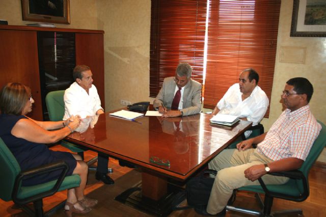 El ministro de Salud Pública de la República Árabe Saharaui visita al alcalde - 2, Foto 2
