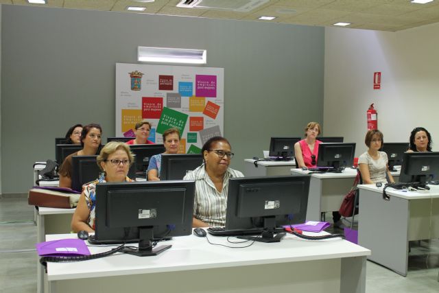 La Concejala de Mujer comienza su actividad formativa para los ltimos meses del año, Foto 1