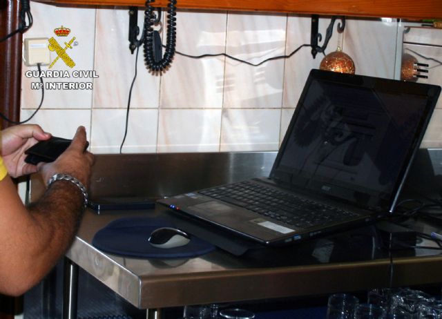 La Guardia Civil detiene a un vecino de San Pedro del Pinatar por tenencia y distribución de pornografía infantil a través de internet - 3, Foto 3