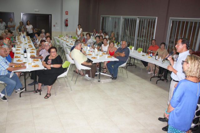 El Alcalde disfruta de las fiestas del Barrio del Progreso con los mayores - 2, Foto 2
