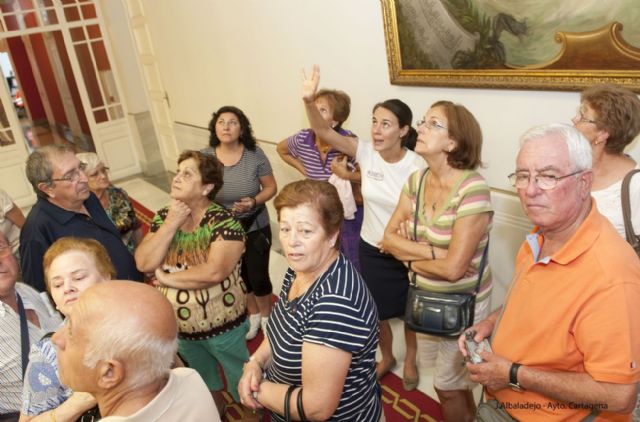 Un grupo folclórico de Lanzarote hace turismo por la ciudad - 2, Foto 2