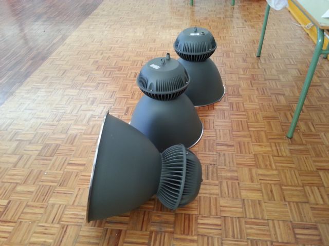 El Ayuntamiento de Alhama de Murcia invierte en nuevos proyectores de iluminacin LED para el Pabelln Deportivo Adolfo Suarez, Foto 2