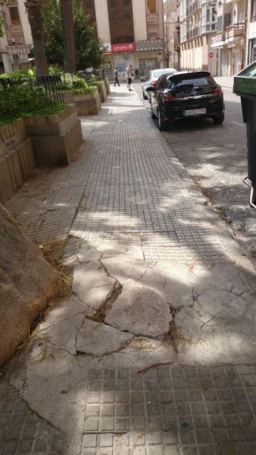 SPCTdenuncia peligro para los peatones en el entorno de la Plaza del Lago - 1, Foto 1