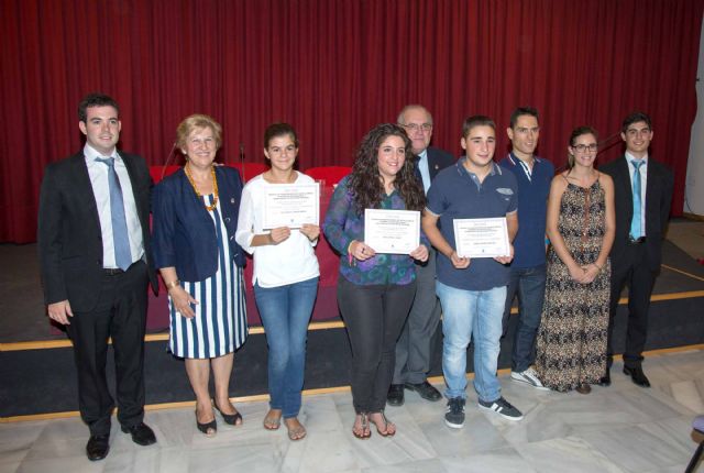 La Concejalía de Educación reconoce la trayectoría de estudiantes caravaqueños - 2, Foto 2