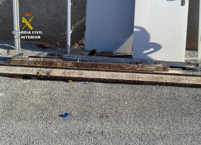 La Guardia Civil detiene a tres personas por un delito continuado de robo de material metálico valorado en seis mil euros - 5, Foto 5