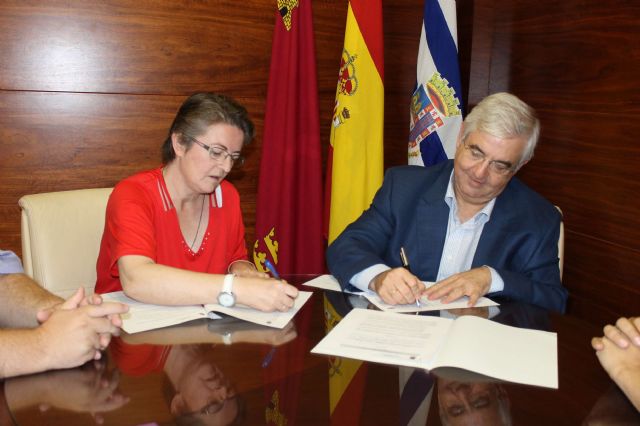 El Ayuntamiento de Jumilla renueva el convenio con Cáritas Jumilla para el ejercicio 2014. - 1, Foto 1