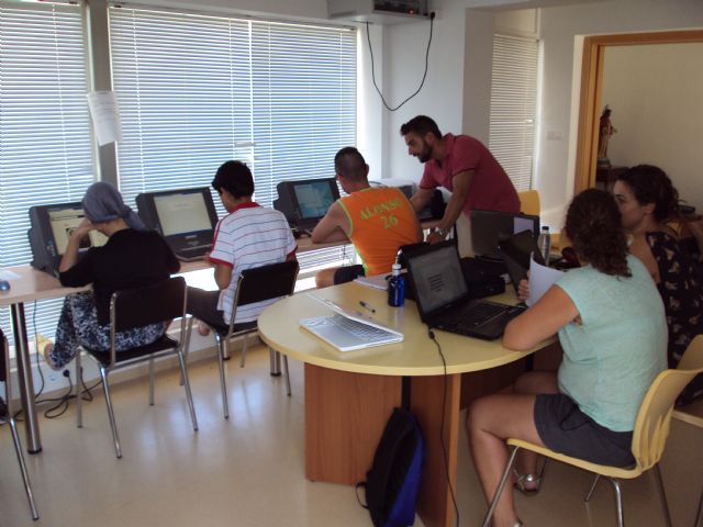 Finalizan los cursos de formación sobre Internet y aplicaciones ofimáticas en la nube para usuarios de las aulas de libre acceso - 1, Foto 1