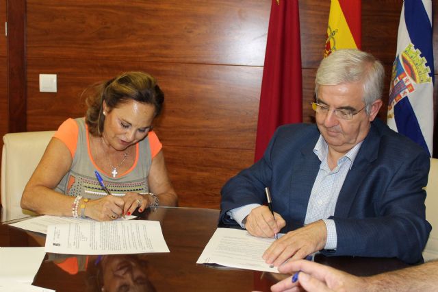 El alcalde renueva el convenio de colaboración con Cruz Roja Jumilla para el ejercicio 2014 - 1, Foto 1