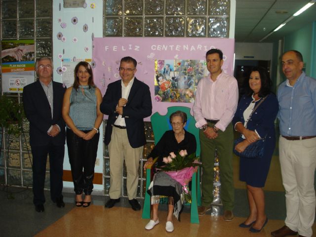 Cumpleaños nmero 100 de Leonor Vicente Noguera, usuaria de la residencia de personas mayores de Alhama, Foto 2