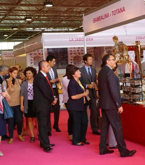 Autoridades municipales asistieron al acto de inauguración de la XXXI Feria de Artesanía de la Región de Murcia, Foto 2