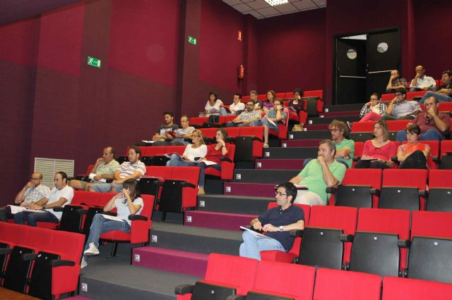 Decenas de personas emprendedoras descubren el marketing online en el taller del CECARM Crea tu negocio online con éxito - 4, Foto 4