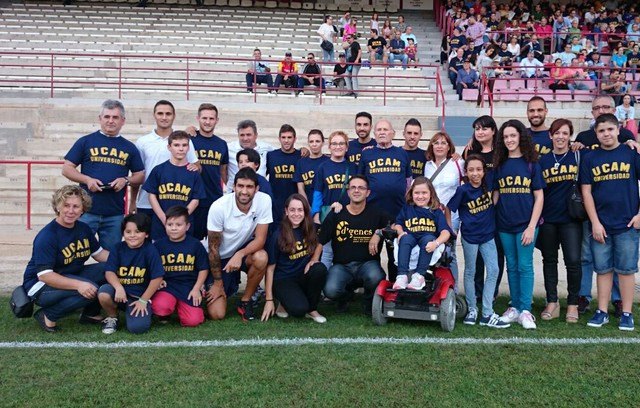 D´Genes agradece al UCAM Murcia C.F. su solidaridad por colaborar con la asociación, Foto 1