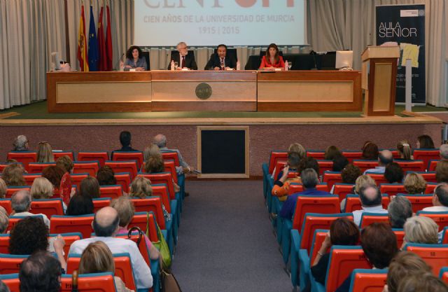 Una conferencia sobre los fundamentos históricos y filosóficos de la universidad abrió el curso del Aula Senior - 1, Foto 1