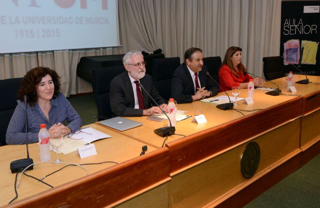 Una conferencia sobre los fundamentos históricos y filosóficos de la universidad abrió el curso del Aula Senior - 2, Foto 2
