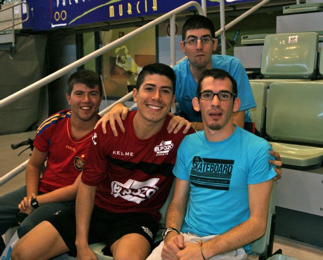 La plantilla de ElPozo Murcia recibe la visita de ASTRAPACE - 1, Foto 1