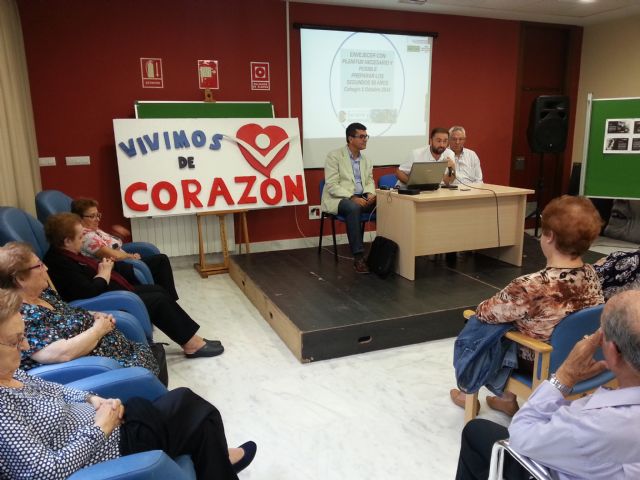 El geriatra Juan Dionisio Avilés inaugura el mes de las personas mayores en el Centro de Día - 1, Foto 1