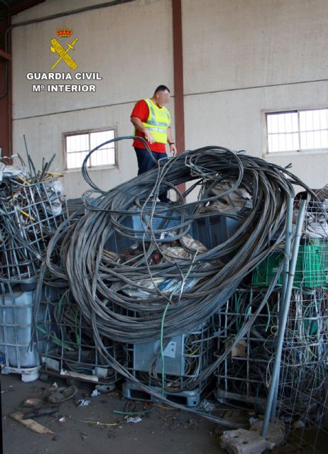 La Guardia Civil recupera en una chatarrería clandestina más de 9.000 kilos de cobre sustraído - 1, Foto 1