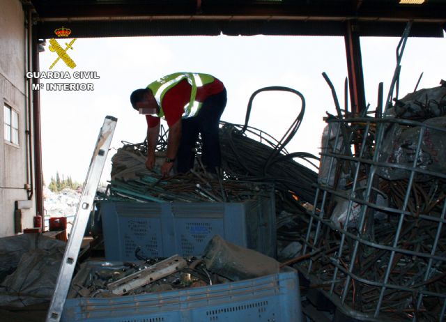 La Guardia Civil recupera en una chatarrería clandestina más de 9.000 kilos de cobre sustraído - 2, Foto 2