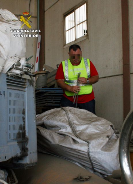La Guardia Civil recupera en una chatarrería clandestina más de 9.000 kilos de cobre sustraído - 4, Foto 4