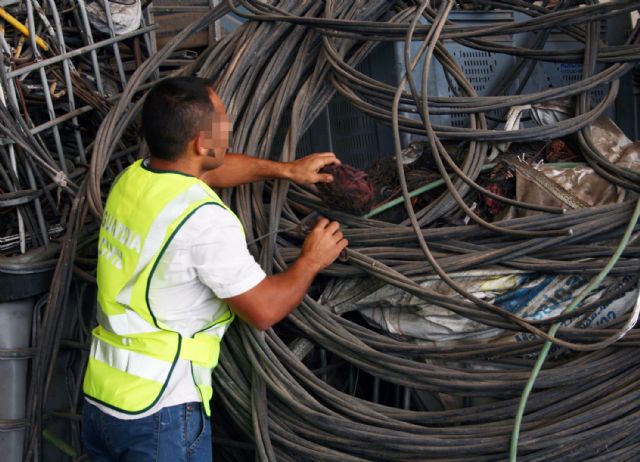 La Guardia Civil recupera en una chatarrería clandestina más de 9.000 kilos de cobre sustraído - 5, Foto 5