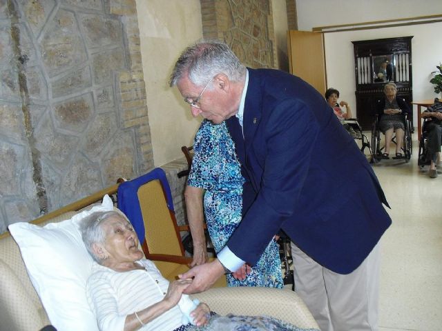 El concejal de Atención Social visita a las centenarias Teresa y Anacleta - 1, Foto 1