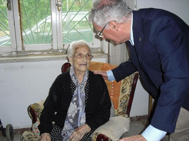 El concejal de Atención Social visita a las centenarias Teresa y Anacleta - 3, Foto 3