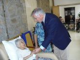 El concejal de Atencin Social visita a las centenarias Teresa y Anacleta