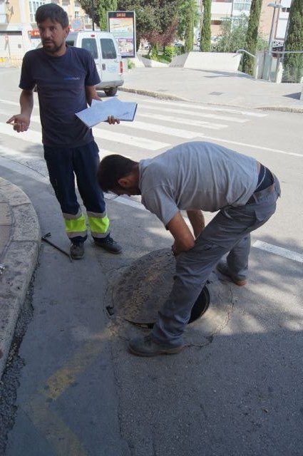 El Servicio Municipal de Aguas lleva a cabo una campaña de búsqueda de fugas y mejora de la eficiencia de las redes públicas de agua potable en el casco urbano, Foto 2
