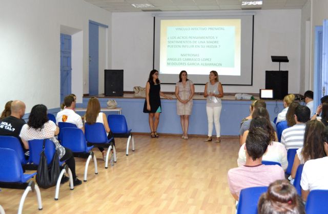 Una 'Escuela de Madres y Padres' prepara a decenas de parejas aguileñas para el parto - 2, Foto 2