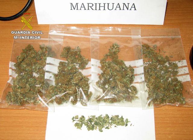 La Guardia Civil desmantela dos activos puntos de menudeo de droga - 4, Foto 4