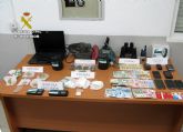 La Guardia Civil desmantela dos activos puntos de 'menudeo' de droga