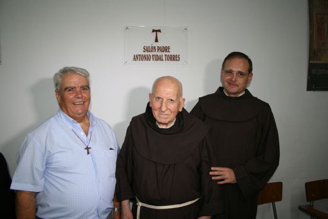 El franciscano Antonio Vidal recibe el cariño del pueblo de Cehegín - 1, Foto 1