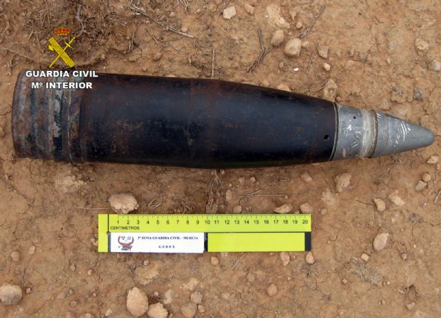 La Guardia Civil neutraliza y destruye dos artefactos explosivos hallados en el campo - 2, Foto 2