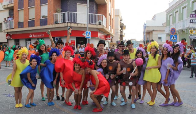 Luz y color con el tradicional Desfile de Puerto Lumbreras´14 en el que han participado cerca de 30 carrozas y grupos de animación - 3, Foto 3