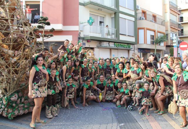 Luz y color con el tradicional Desfile de Puerto Lumbreras´14 en el que han participado cerca de 30 carrozas y grupos de animación - 4, Foto 4