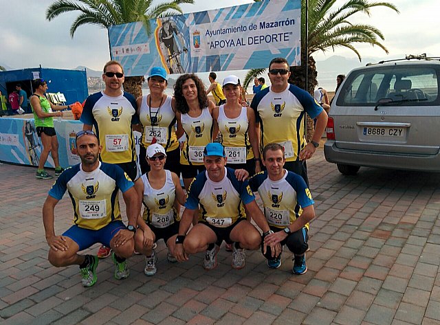 Atletas del Club Atletismo Totana participaron en la 4º Media maratn y 10 km Baha de Mazarrn - 18