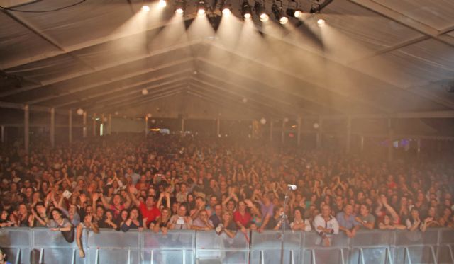 Más de 6.000 personas disfrutaron con Hombres G, uno de los platos fuertes de las Fiestas de Puerto Lumbreras - 1, Foto 1