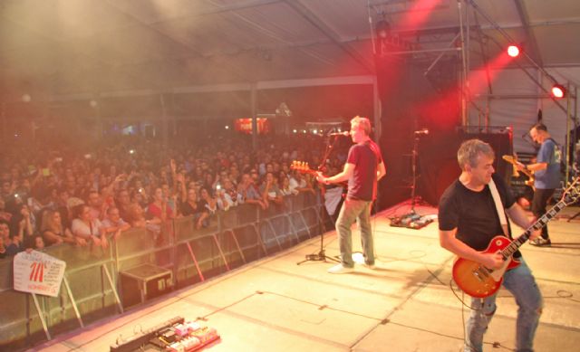 Más de 6.000 personas disfrutaron con Hombres G, uno de los platos fuertes de las Fiestas de Puerto Lumbreras - 3, Foto 3